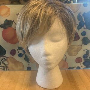 Elegant Short Blonde Wig for Women